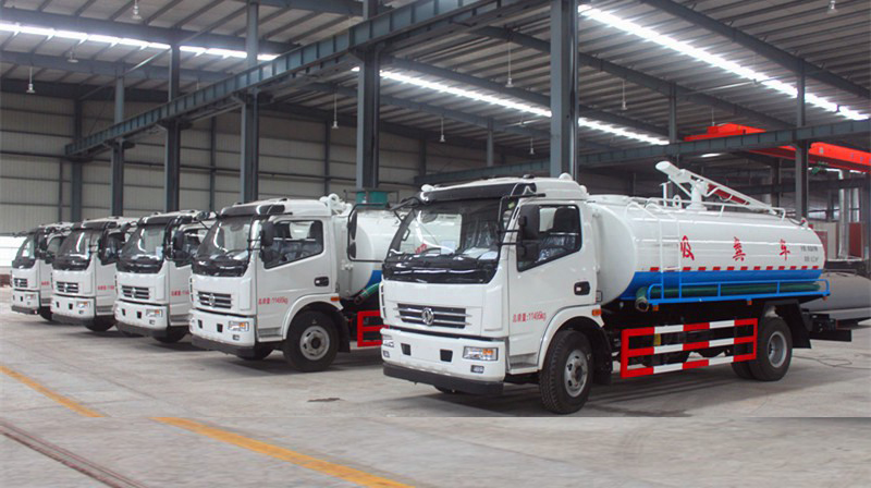 A customer from Dalian ordered 25 Dongfeng Duolika sewage suction trucks from our company