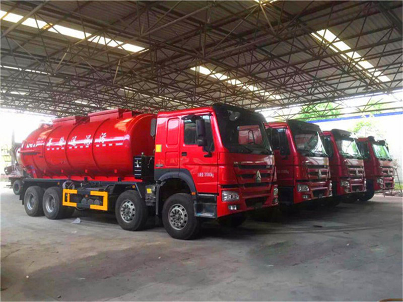 Four tank-type sludge trucks were successfully delivered