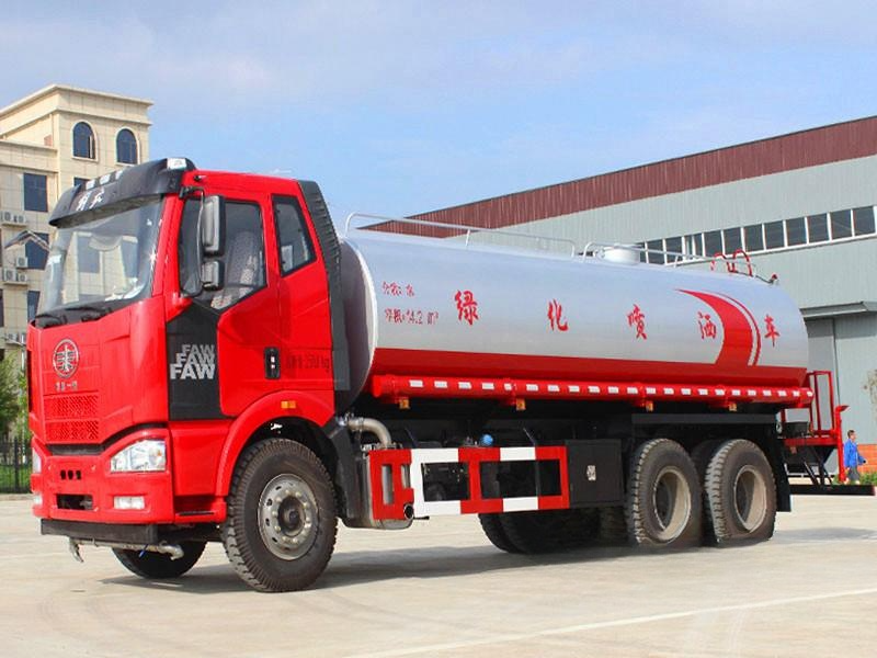 The 20-ton water sprinkler truck of Jiefang was successfully delivered to the customer
